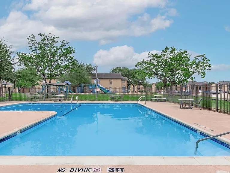 Twin Oaks — Photo 14