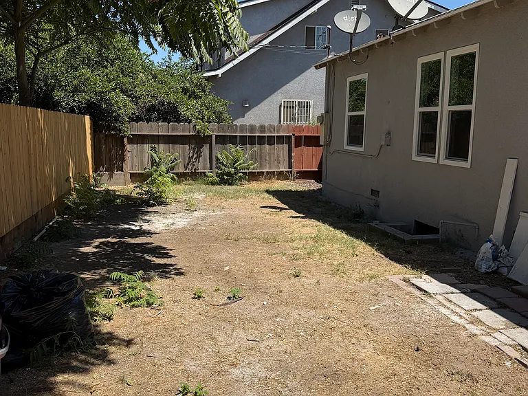 245 S I St — Photo 10
