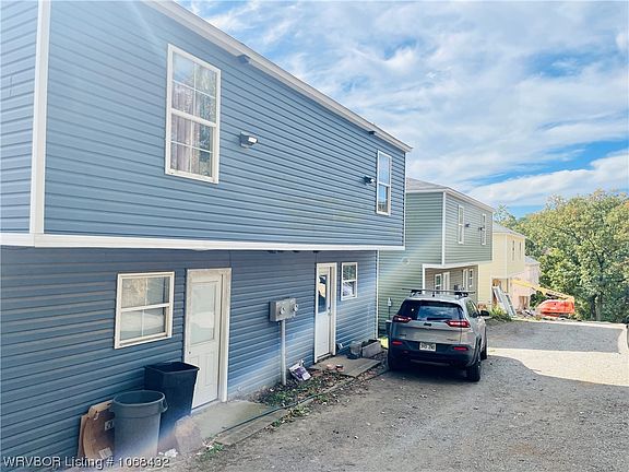 5th image of 629 Poplar St