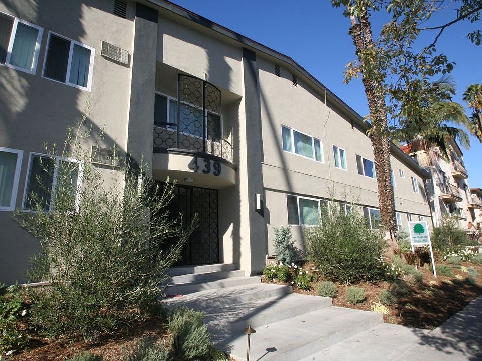 1st image of 439 S Saint Andrews Pl #15