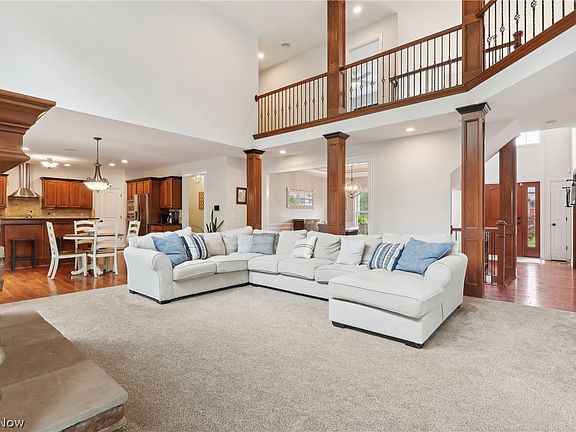 3rd image of 5061 Brookhaven Dr