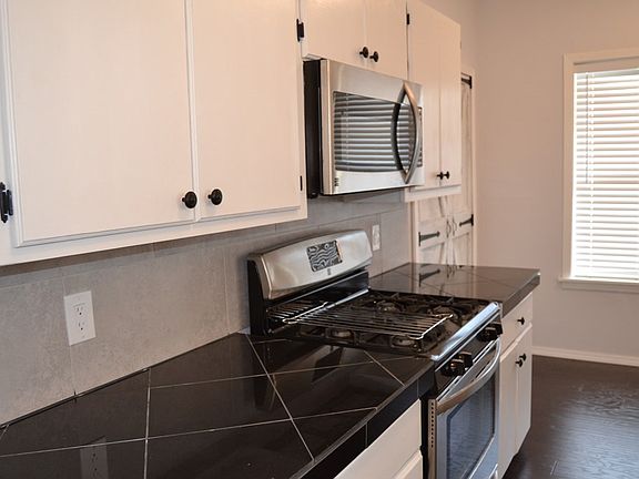 5th image of 205 W Avenue A