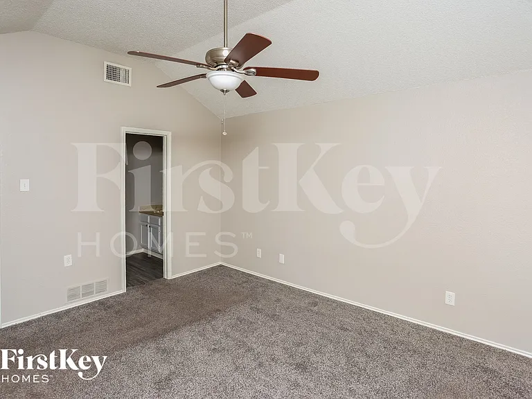 1269 Roan Dr — Photo 8