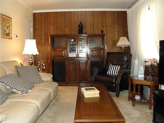 4th image of 228 Schenley Manor Dr