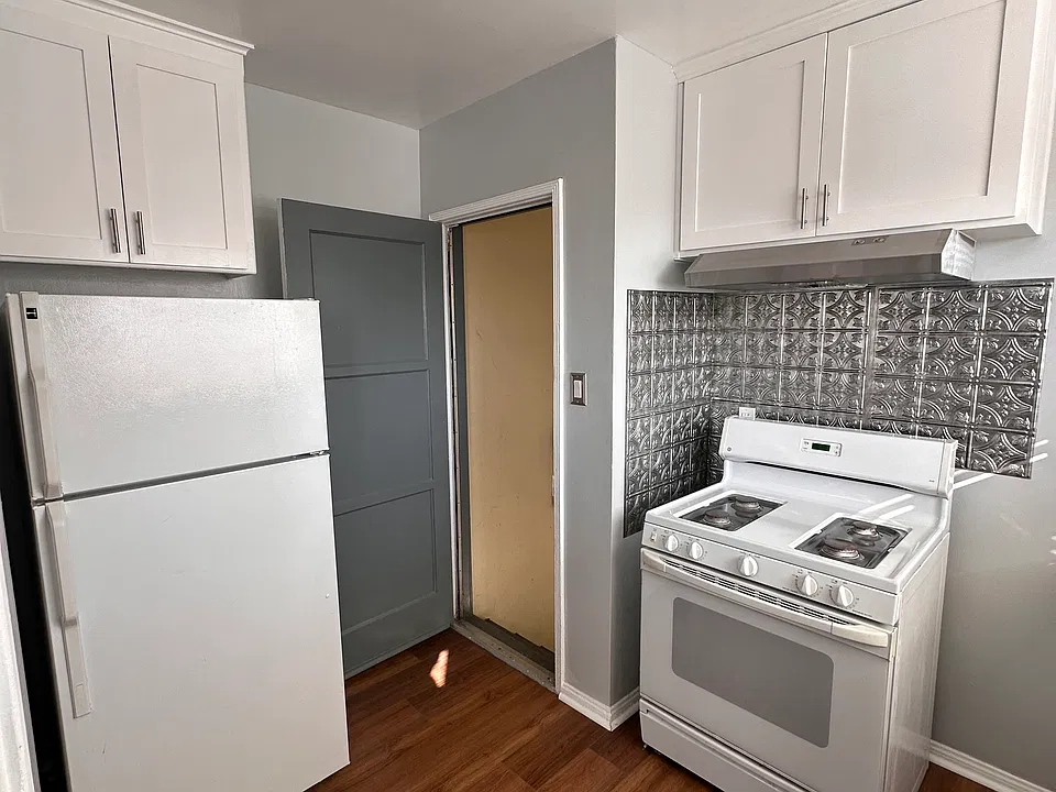 Kitchen with rear entry