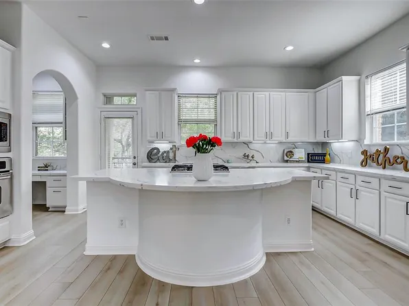 5 Versante Court, Houston, TX 77070