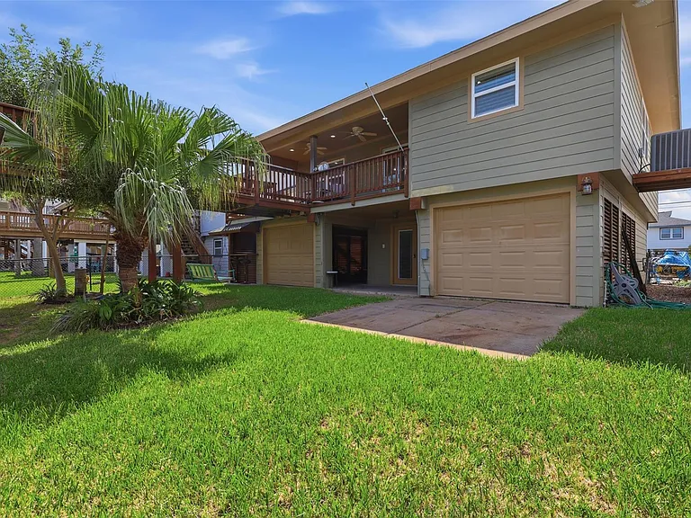 375 Ling St — Photo 16