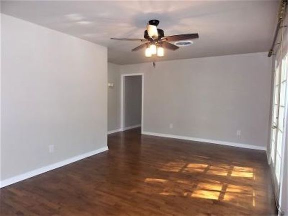 5th image of 3704 Travis Dr