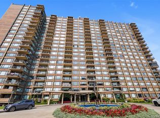 166-25 powells cove Boulevard #17G, Beechhurst, NY 11357