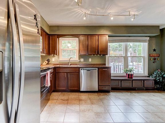 4th image of 4710 Meadow Crossing Ln NE