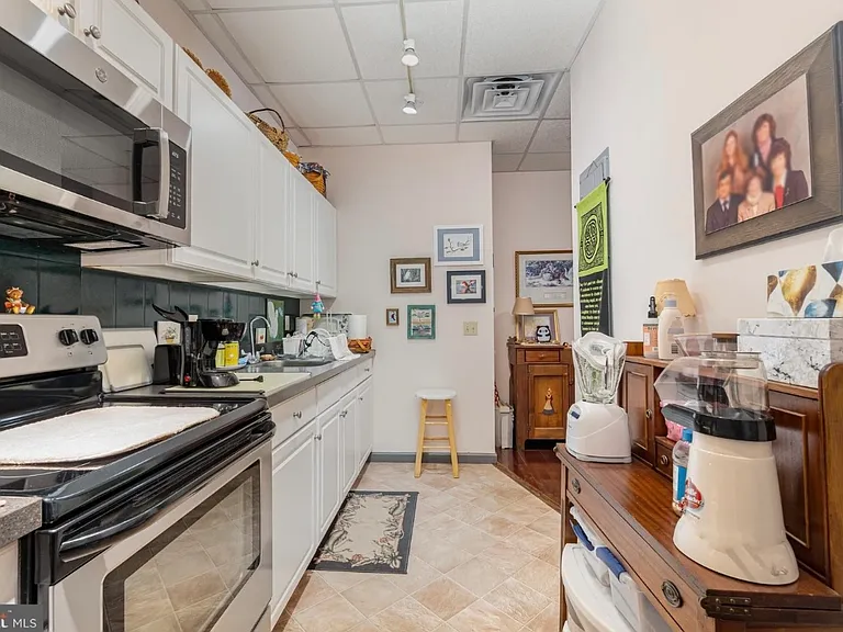 18 E Sunbury St #B — Photo 6