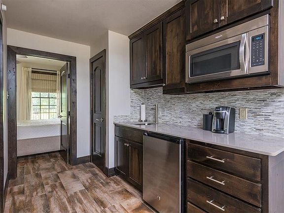 3rd image of 219 Clubhouse Dr