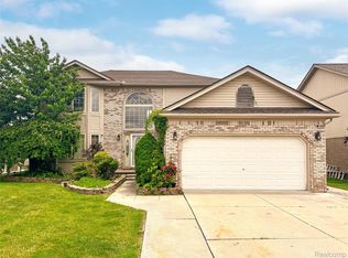 46158 Duke Dr, Chesterfield, MI 48051