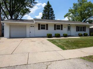 7712 Randy Rd, Machesney Park, IL 61115