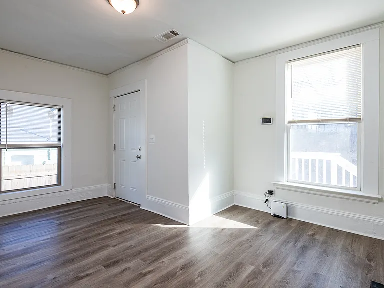 406 Paines Ave NW — Photo 6