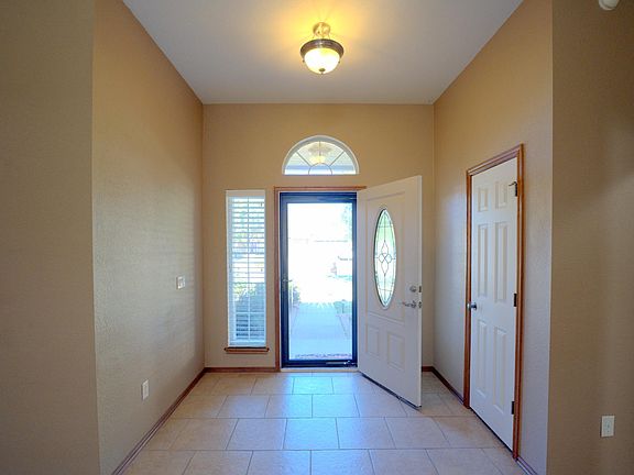 4th image of 604 SW 162nd St