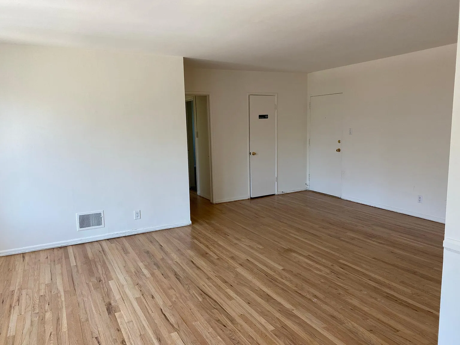 2 bed, 1.5 bath, $3,250 — Photo 2