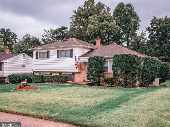 317 Shakespeare Dr, Sinking Spring, PA 19608