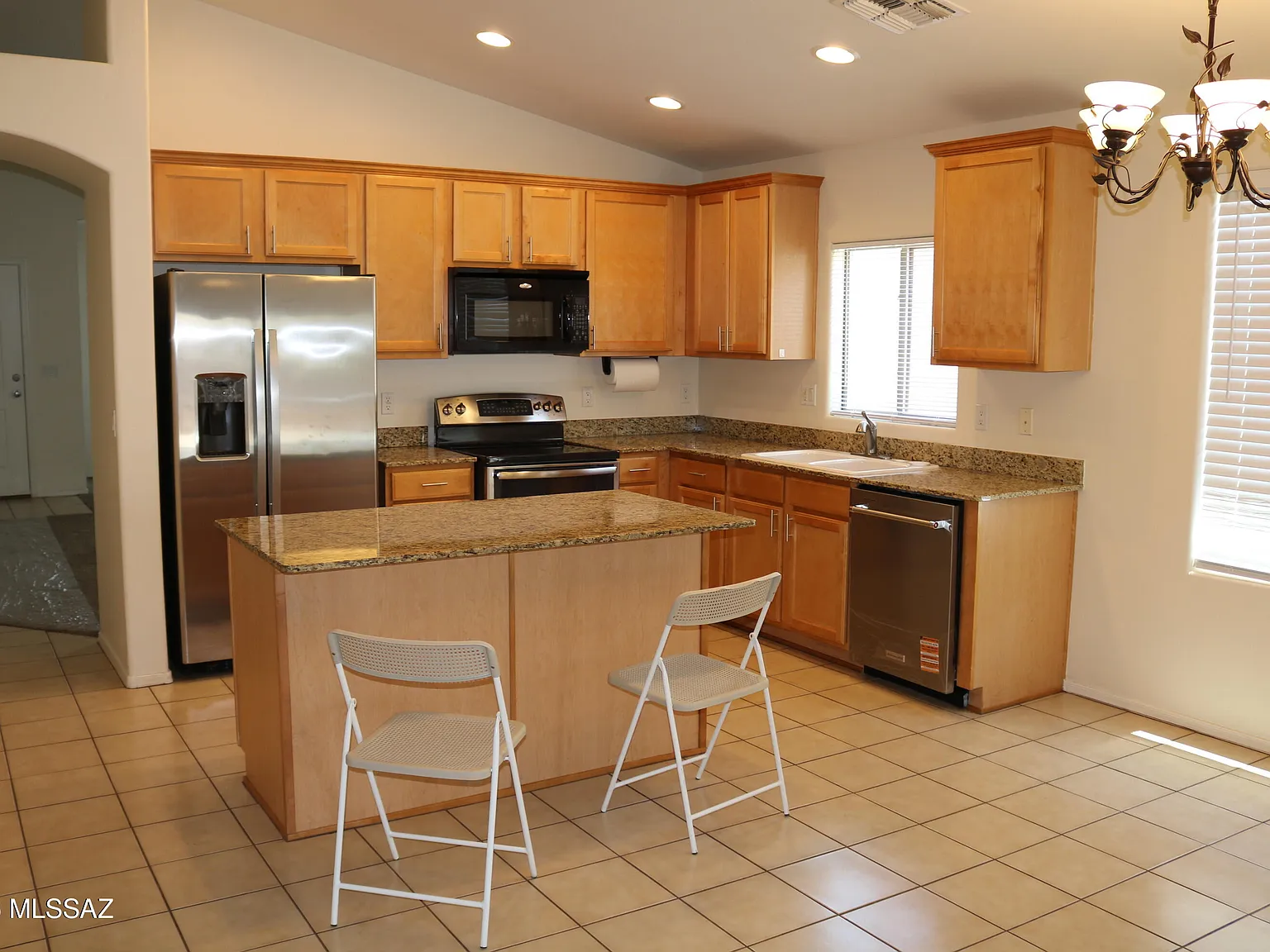 4 bed, 2.0 bath, 1873 sqft, $2,100 — Photo 3