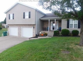 214 Nicole Dr, Hurricane, WV 25526