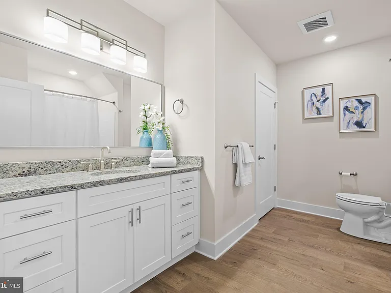 30 W Broad St #6 — Photo 20