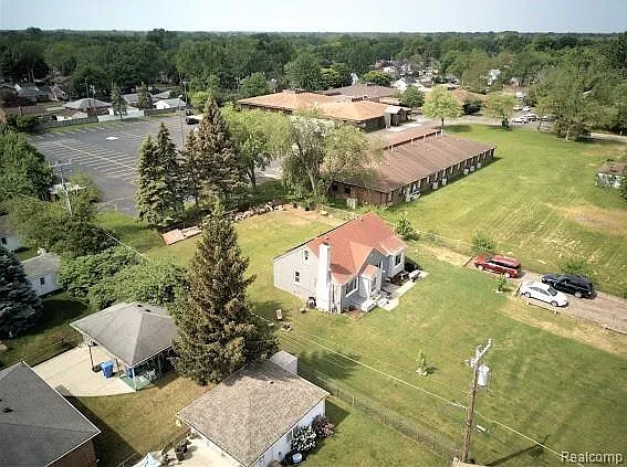 4 bed, 2100 sqft, $2,100 — Photo 2