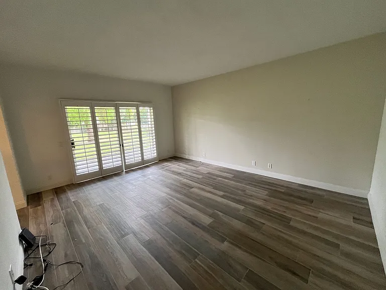 289 Vista Royale Cir W — Photo 15
