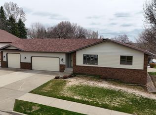 900 Saint Thomas Trl NW, Mandan, ND 58554