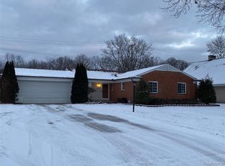 6014 Campus Dr, Dearborn Heights, MI 48127