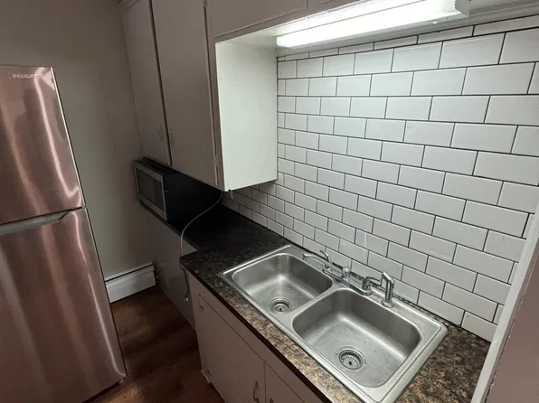 295 Washington St #1R, West Warwick, RI 02893