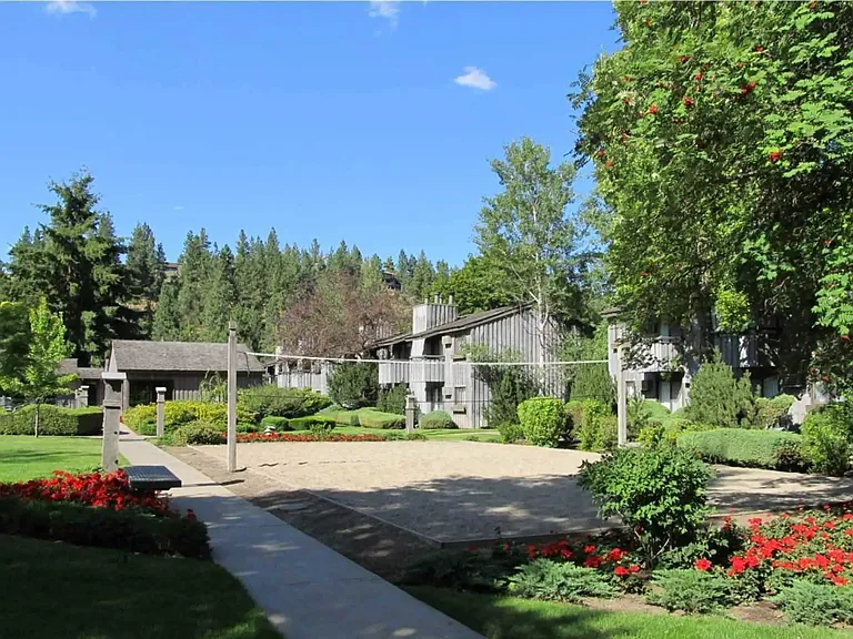 Lake Villa Apartments — Photo 8