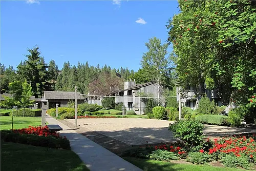 Lake Villa Apartments Photo 1