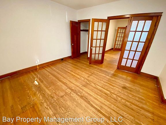 3rd image of 402 Folcroft St Unit 1