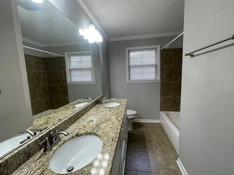 2033 Horton Ave — Photo 11