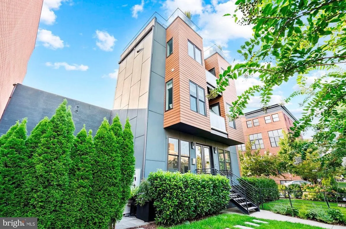Building Photo - 1100 W St NW #1