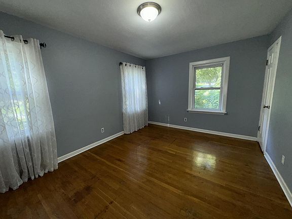 3rd image of 1319 Thatcher Ave