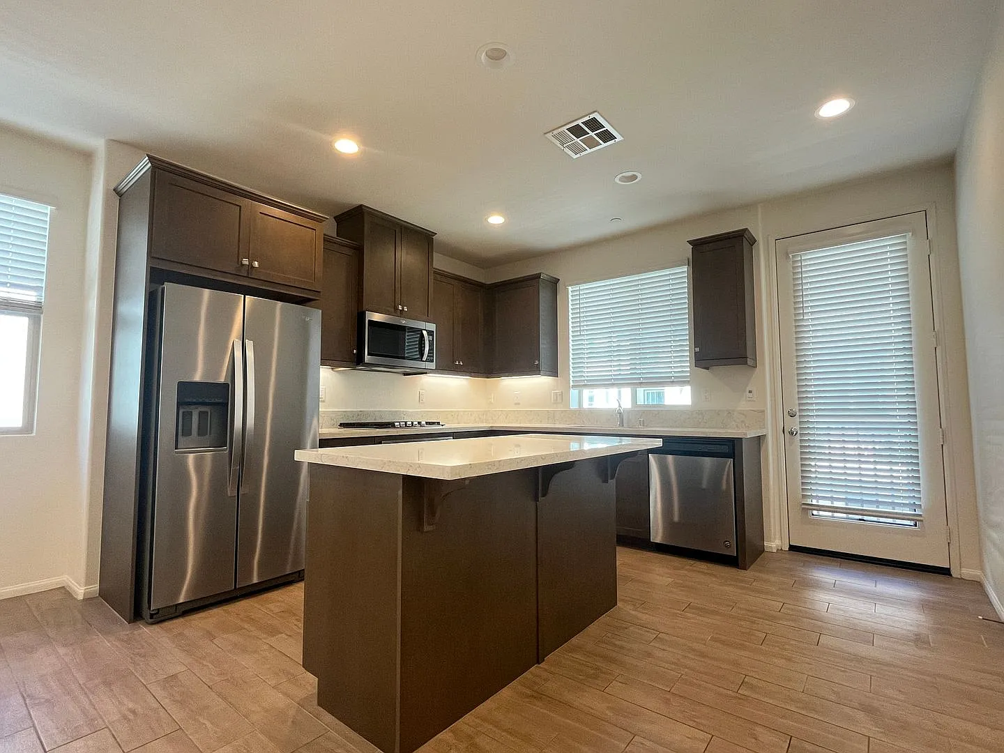3bd/3ba Townhome in Skyline Townhomes — Photo 2