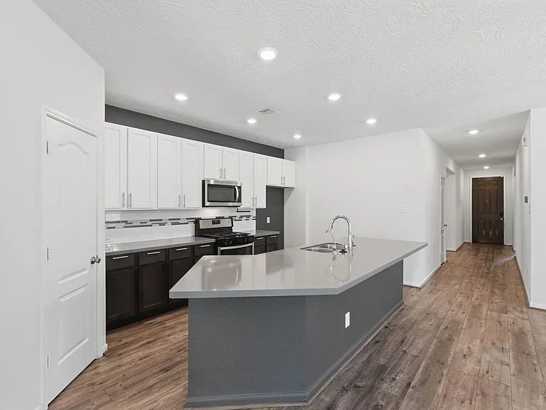 1140 Clonmore Ct — Photo 14