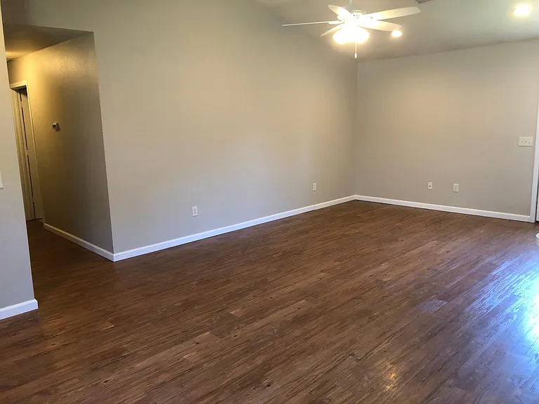 1942 N Pine Valley Dr — Photo 4