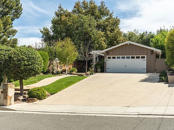 2nd image of 25048 Everett Dr