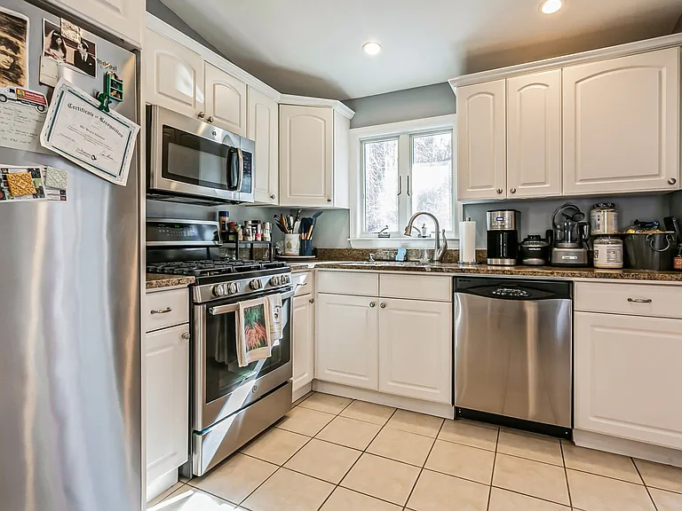 33 Brookside Pl — Photo 4