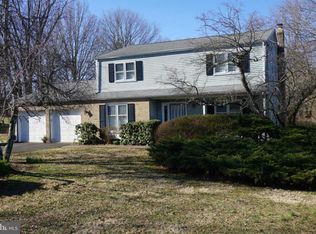 18 Meadowbrook Ln, Chalfont, PA 18914