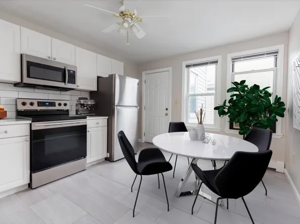 15 Aspinwall Ave APT 4, Brookline, MA 02446