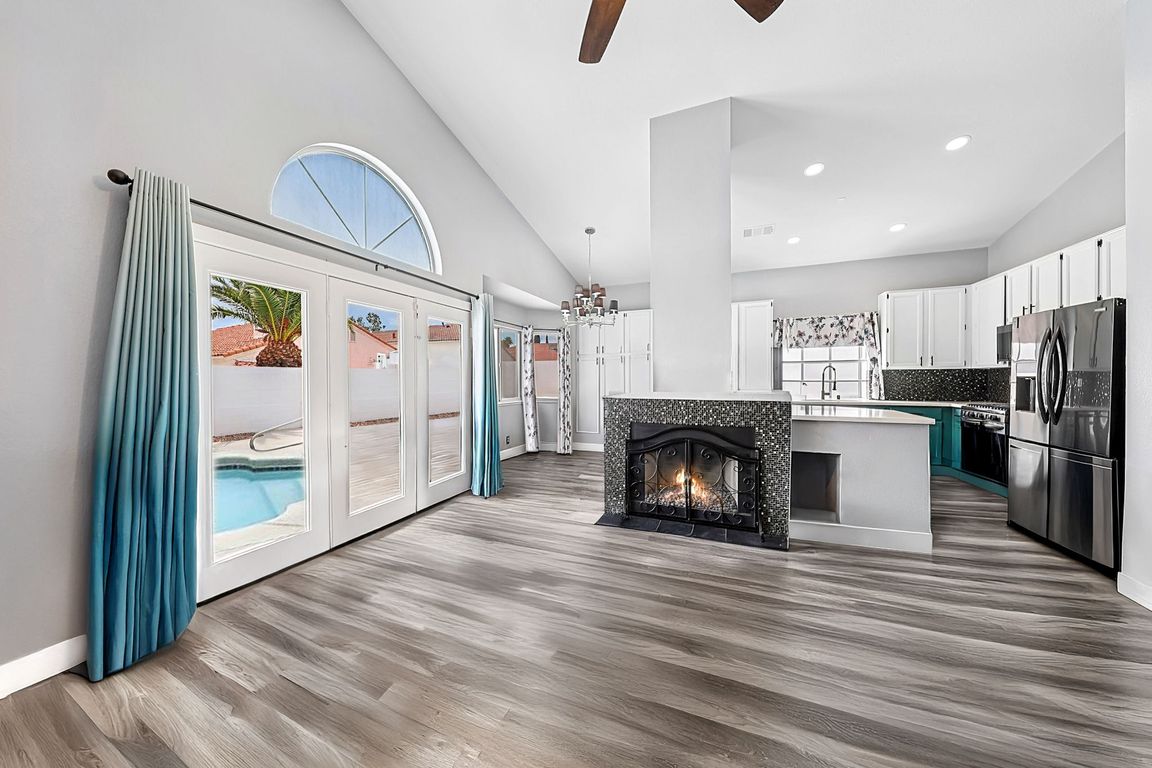 7-web-or-mls-Crosspointe Ave-L0307-005