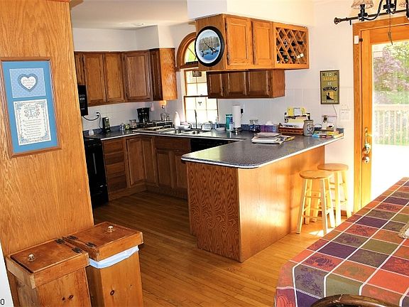 5th image of 20 Hemlock Dr