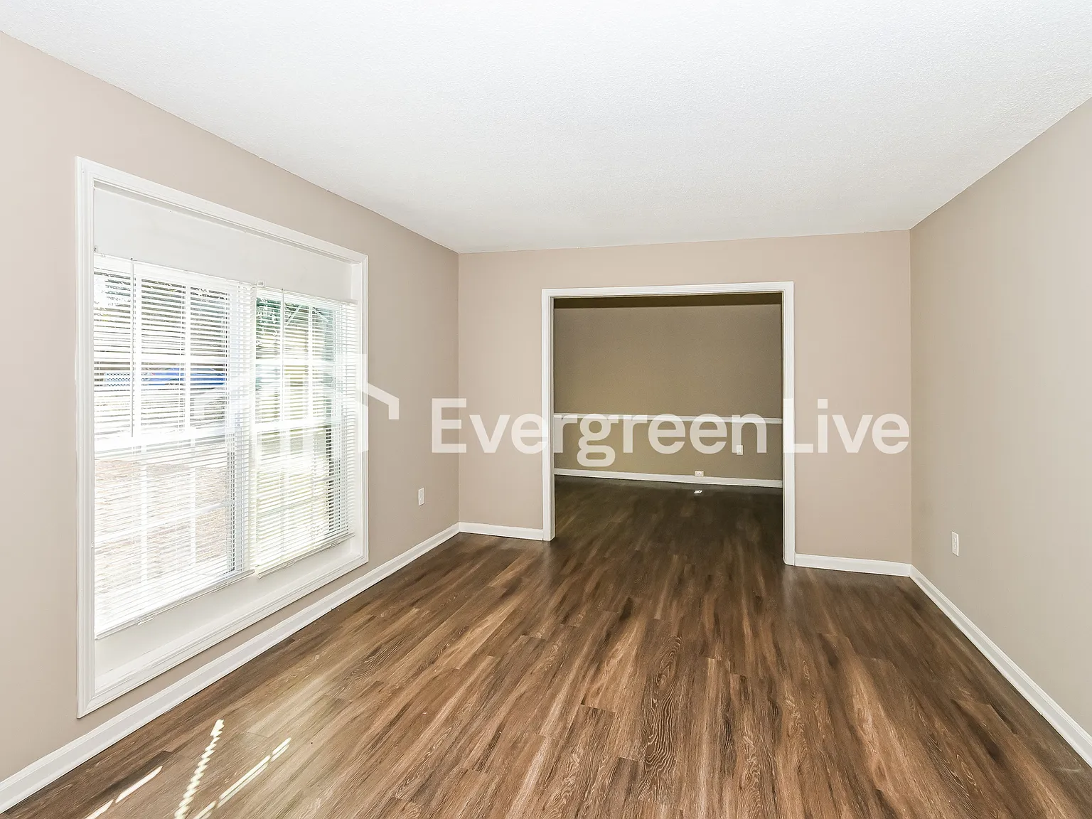 3 bed, 2.0 bath, 1639 sqft, $1,295 — Photo 2