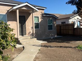 316 S L St #A, Dinuba, CA 93618