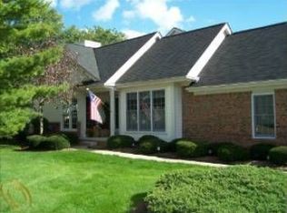 16930 Country Knoll Dr, Northville, MI