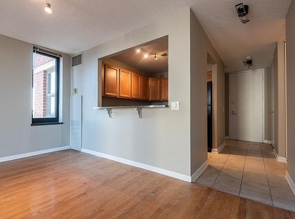 4th image of 3660 N Lake Shore Dr APT 1009