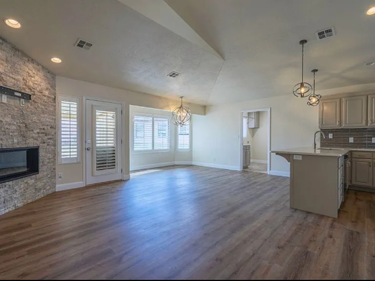 2349 S Legacy Dr — Photo 4